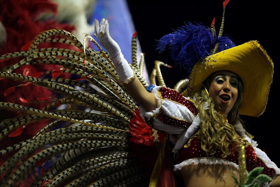 São Paulo já desfila e samba para receber o Carnaval