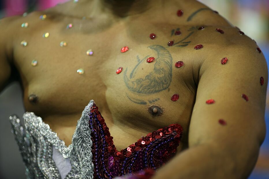 São Paulo já desfila e samba para receber o Carnaval