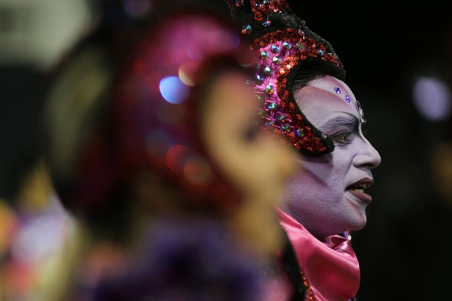 São Paulo já desfila e samba para receber o Carnaval