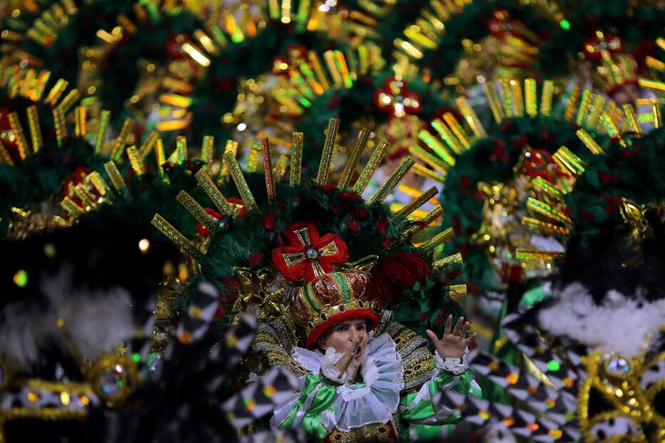 São Paulo já desfila e samba para receber o Carnaval