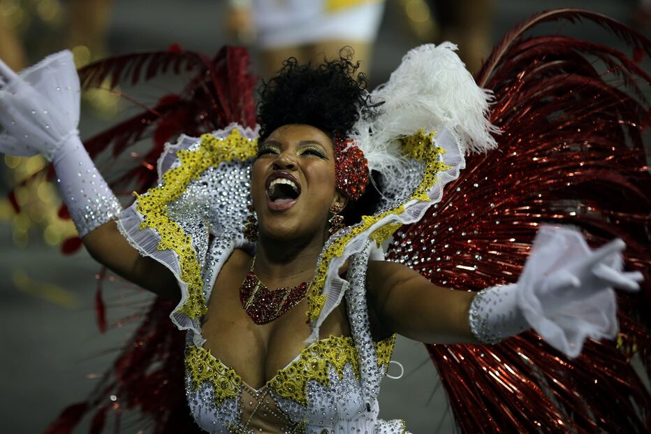 São Paulo já desfila e samba para receber o Carnaval