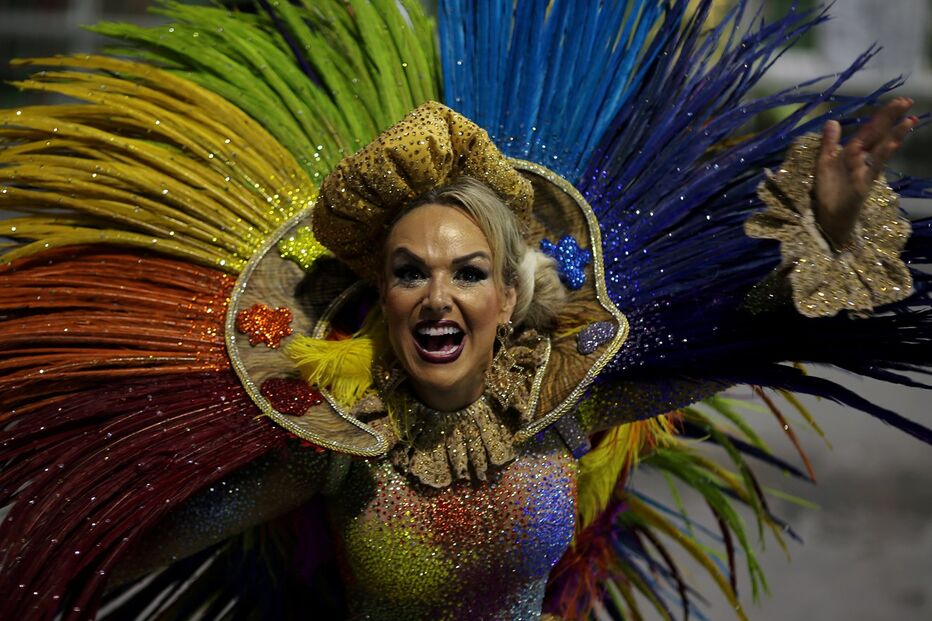 São Paulo já desfila e samba para receber o Carnaval