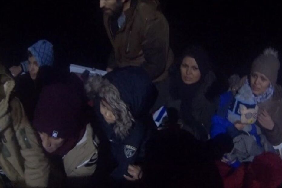 Polícia marítima resgata imigrante no Mar Egeu