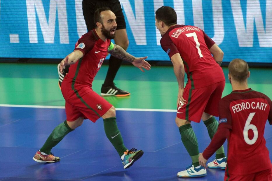 Ricardinho celebra vitória no Europeu