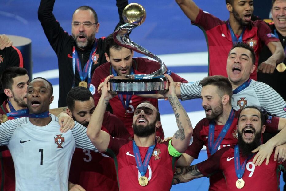 Ricardinho celebra vitória no Europeu