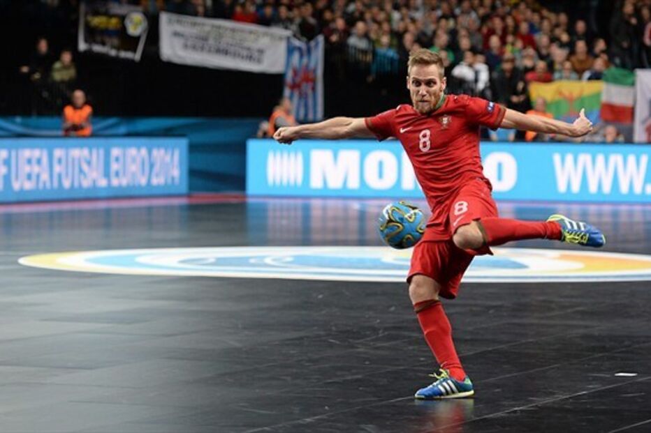 Pedro Cary, de 33 anos, também tem licenciatura e também representa o Sporting. Já conta com mais de uma centena de internacionalizações