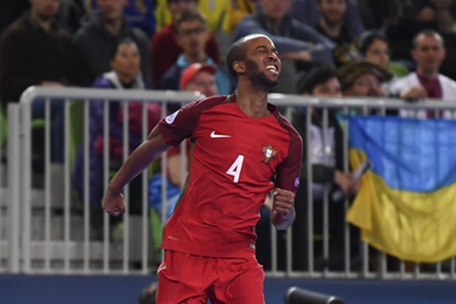 Nilson, com 25 anos, é licenciado em Gestão de Recursos Humanos e representa o Sporting de Braga