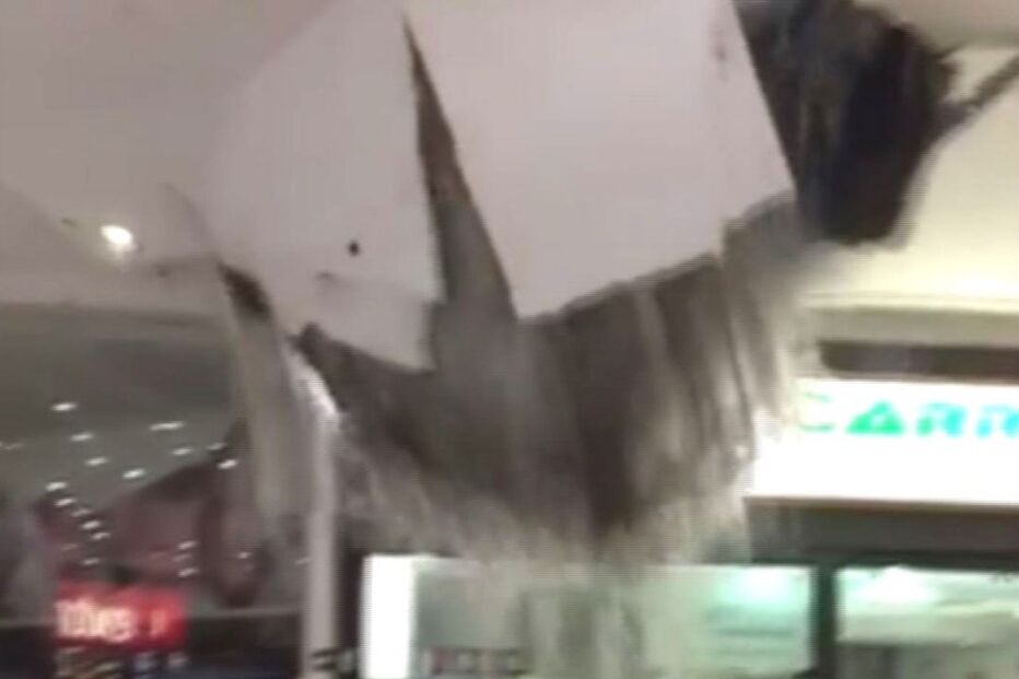 Teto caiu em shopping no Brasil