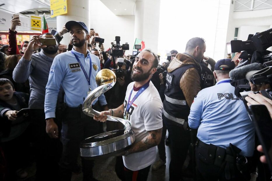Chegada dos campeões europeus de futsal ao aeroporto de Lisboa