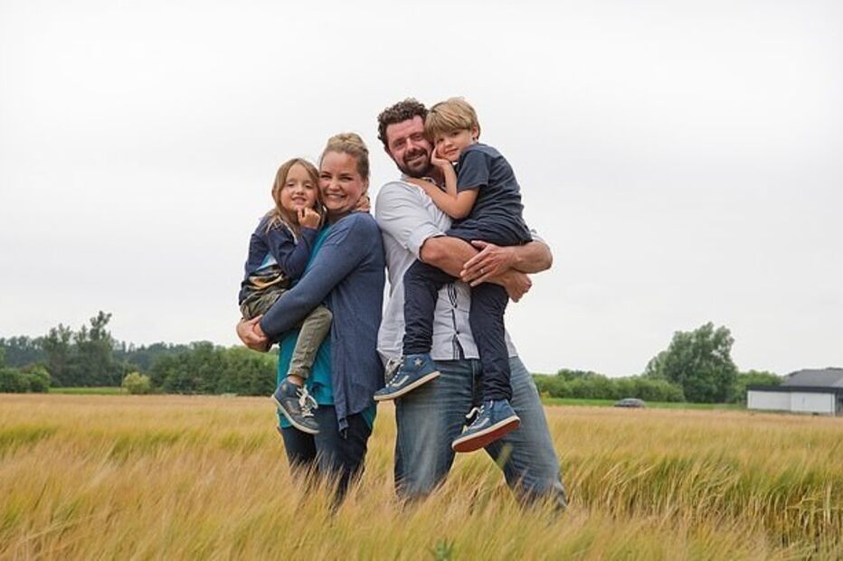 Casal, autora, livro, sem-abrigo