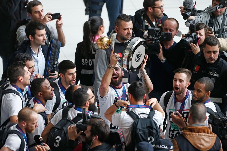 Chegada dos campeões europeus de futsal ao aeroporto de Lisboa