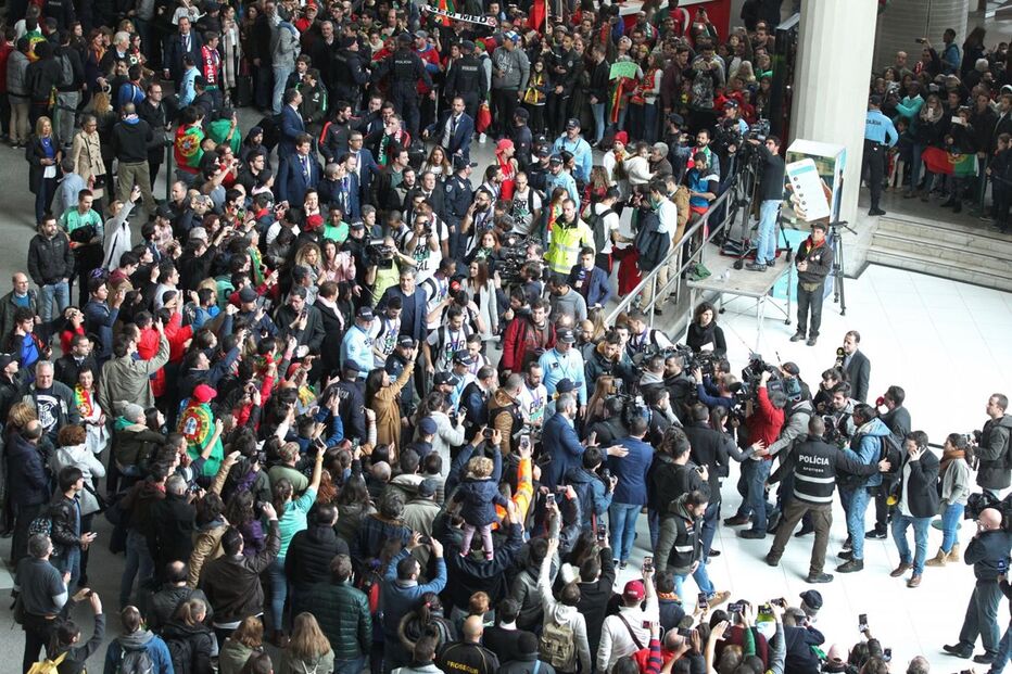 Chegada dos campeões europeus de futsal ao aeroporto de Lisboa