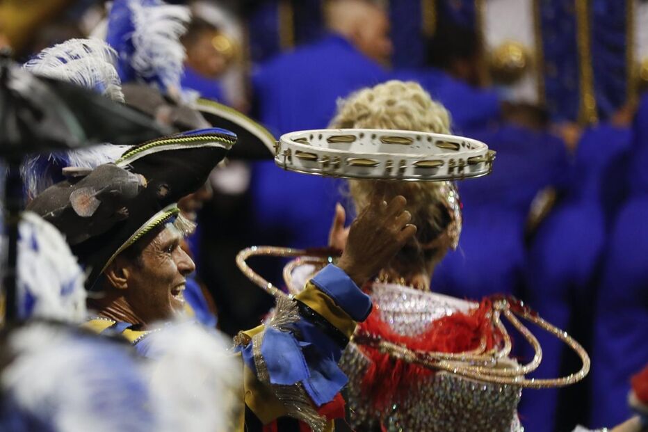 Segundo dia de desfiles de escolas de samba em São Paulo