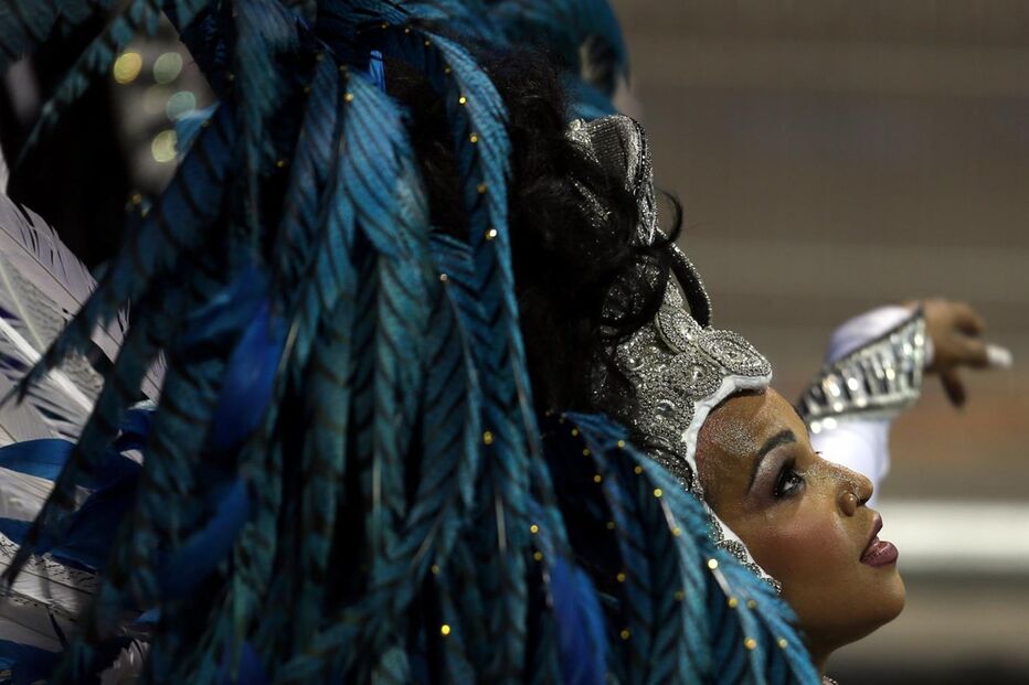 Segundo dia de desfiles de escolas de samba em São Paulo