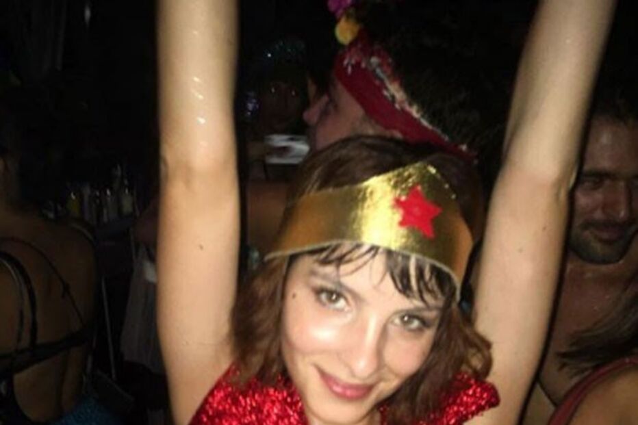 carnaval, entrudo, adesivos, tapa mamilos, Cleo Pires, Aniita