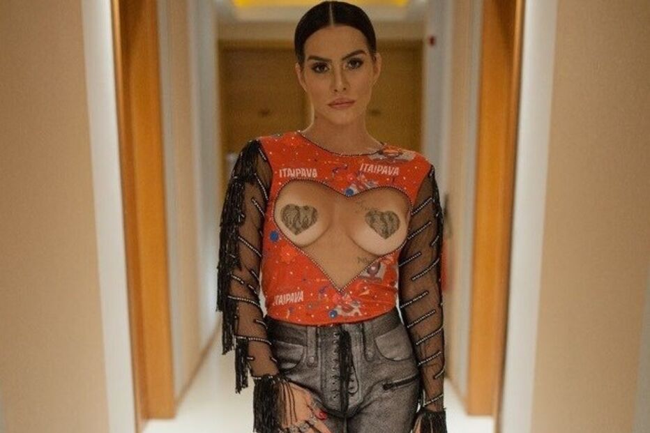 carnaval, entrudo, adesivos, tapa mamilos, Cleo Pires, Aniita