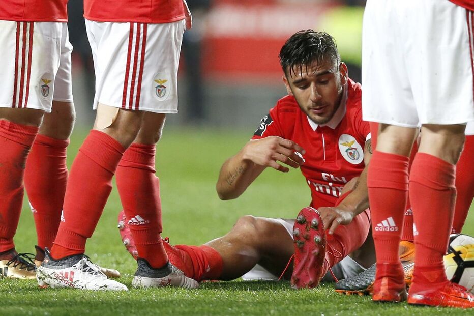 Salvio operado pára um mês