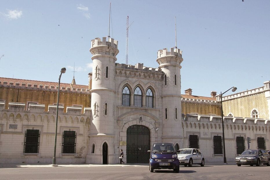 Novo horário de trabalho no EPL levou à redução de guardas e ao corte de benefícios aos presos que se revoltaram 