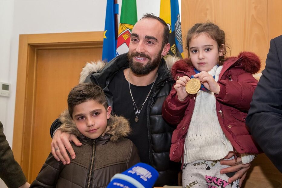 Ricardinho emocionou-se com homenagem