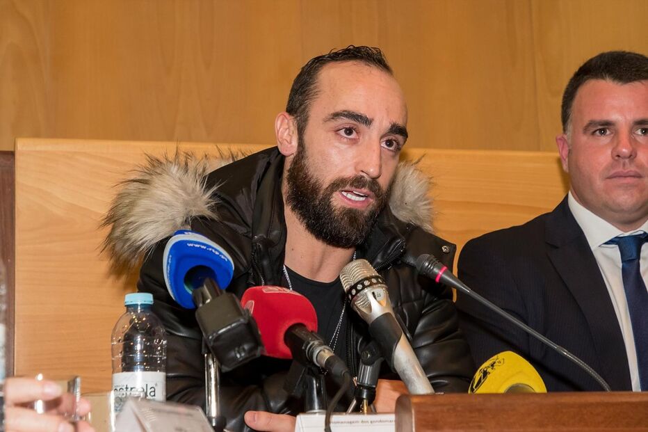 Ricardinho emocionou-se com homenagem