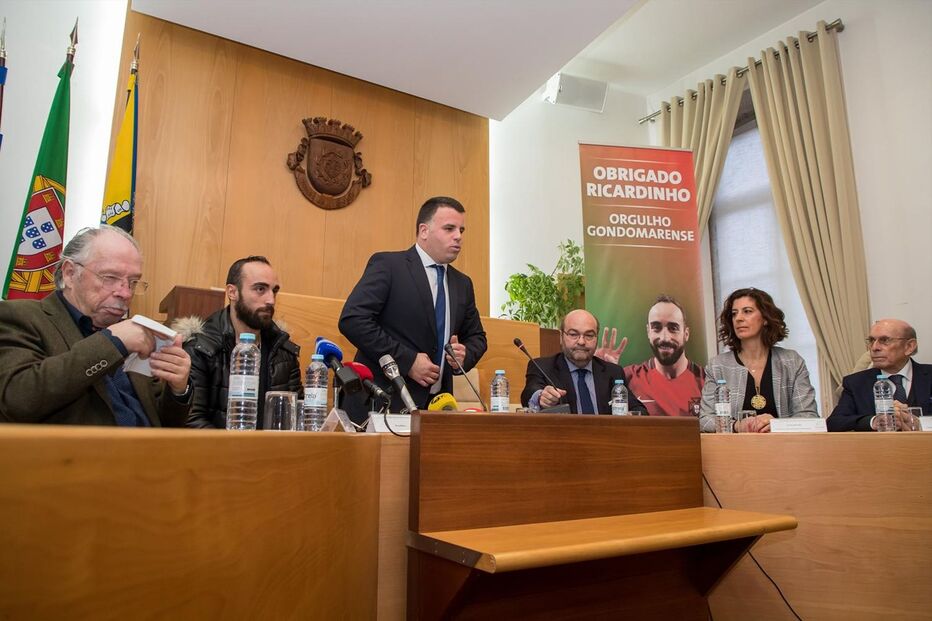 Ricardinho emocionou-se com homenagem