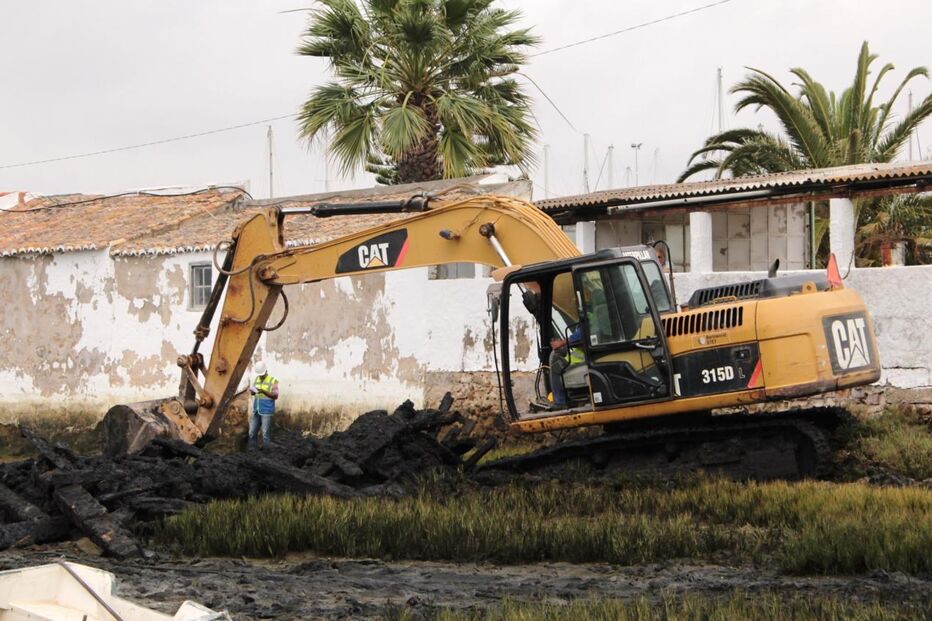 Autoridades ordenaram aos viveiristas a retirada urgente dos materiais que estão a contaminar os sedimentos    