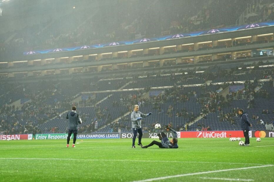 FC Porto partilhou imagens dos jogadores a treinar no relvado antes do jogo