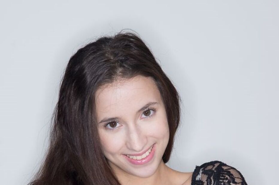 Faz filmes porno para pagar a faculdade e ganha prémio de melhor aluna