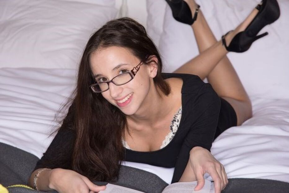 Faz filmes porno para pagar a faculdade e ganha prémio de melhor aluna