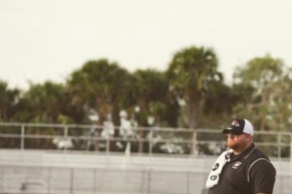 Aaron Feis morreu para salvar jovens no tiroteio da Flórida