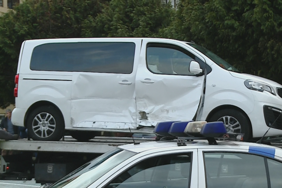 Acidente com carrinha de transporte escolar fere seis crianças no Portoi