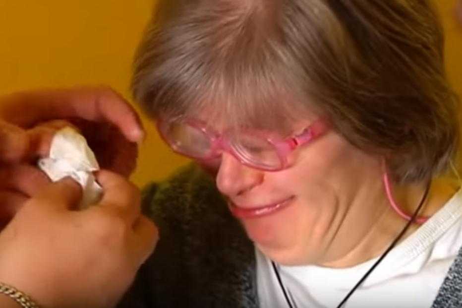 síndrome de Down, Julia Leal, deficiência, mau comportamento, expulsão, MediSalud