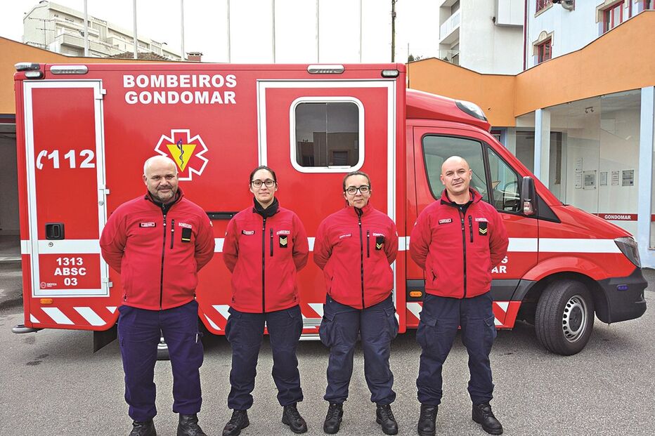  João Pinto, Vera Rocha, Catarina Santos e Filipe Silva foram os quatro bombeiros responsáveis pelo parto