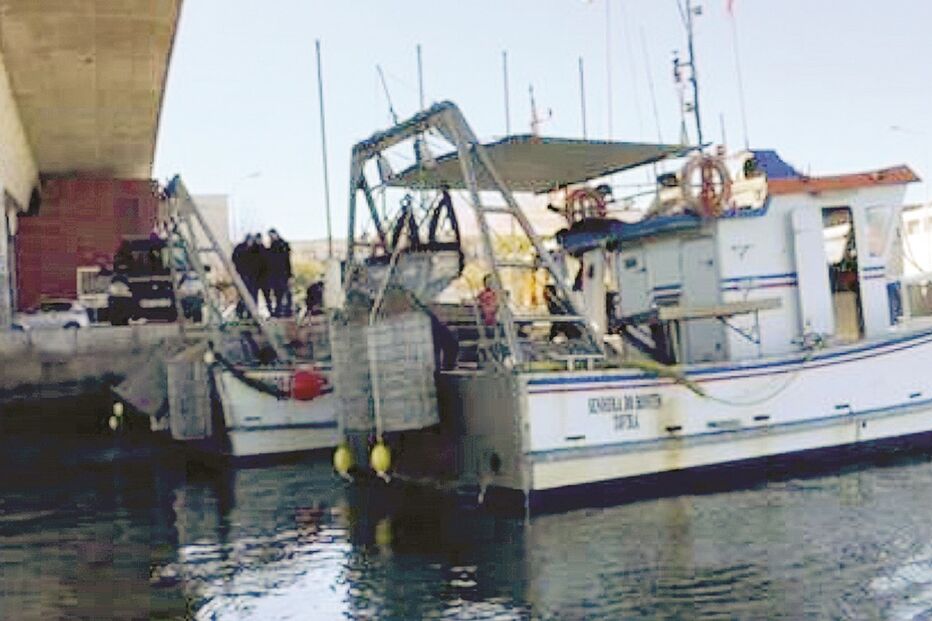 barcos, licença, pesca, caçados, Polícia Marítima, pé-de-burrinho
