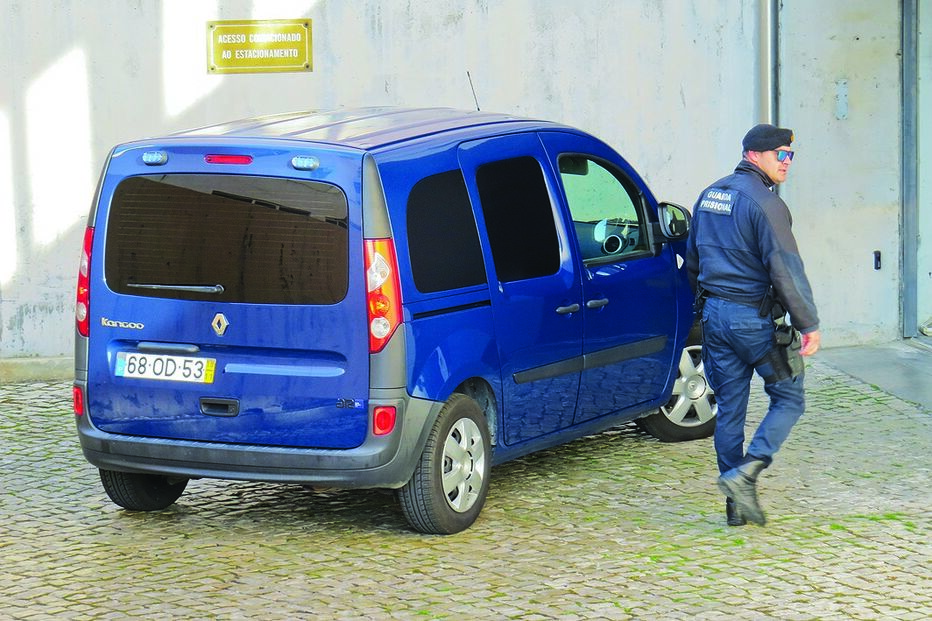 Está em prisão preventiva 