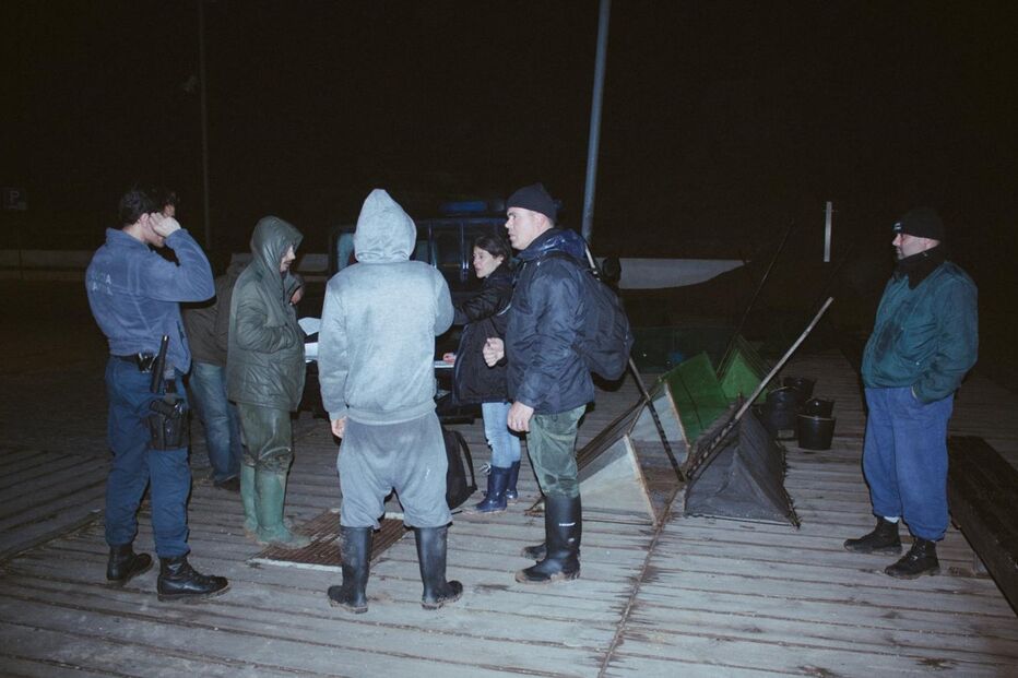 Três pescadores foram detidos pela Polícia Marítima na foz do rio Tornada, por crime de danos contra a natureza