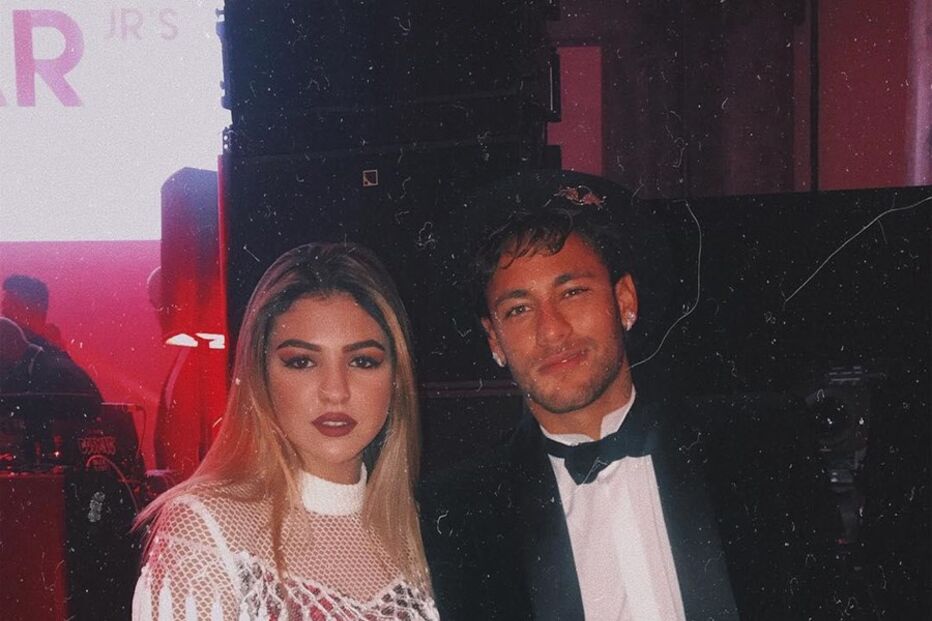 Bárbara Bandeira posou ao lado de Neymar na festa 