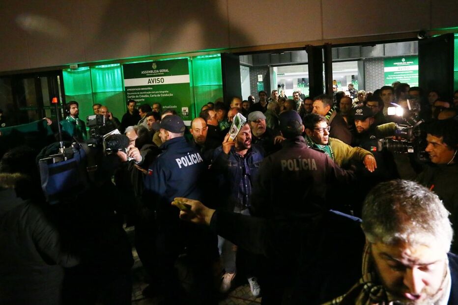 PSP fez um cordão de segurança no Pavilhão João Rocha