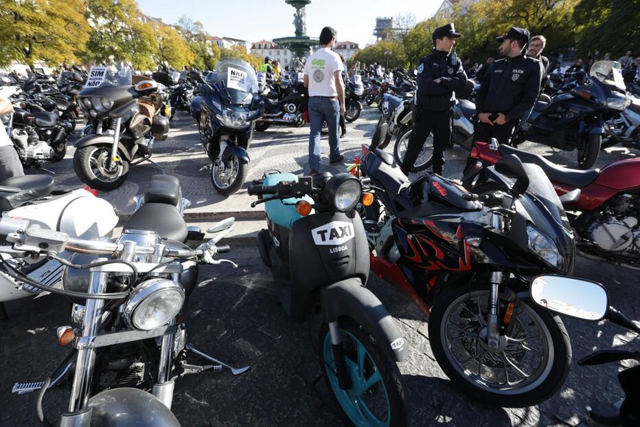 Milhares de motociclistas iniciam protesto em várias cidades do país