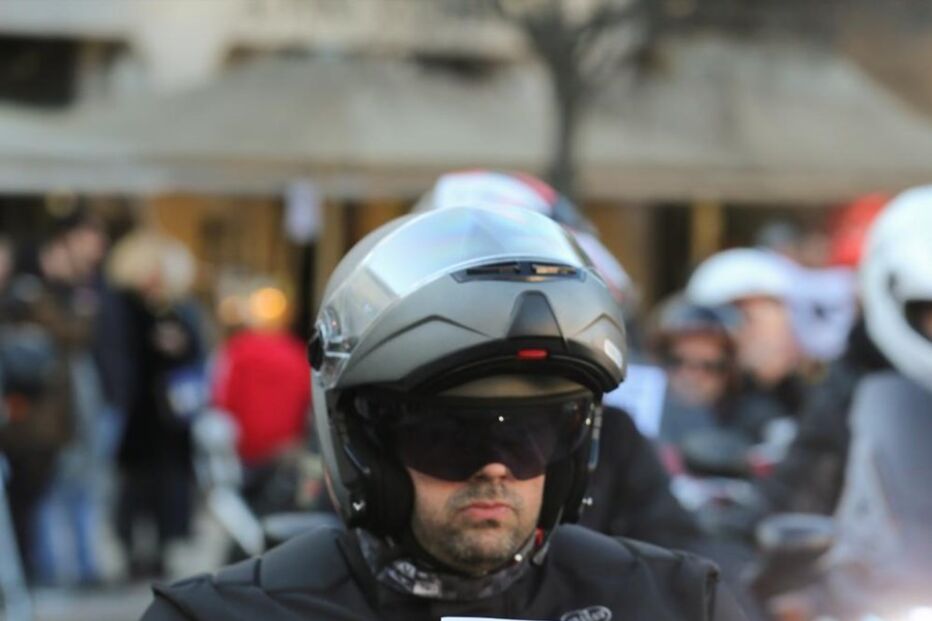 Milhares de motociclistas iniciam protesto em várias cidades do país