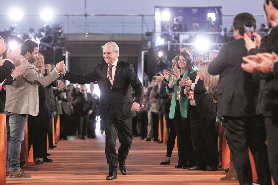 Rui Rio  foi aplaudido pelos militantes e fez um discurso virado para o País