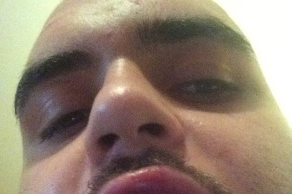 Jovem foi brutalmente espancado. Ficou inconsciente e foi hospitalizado.