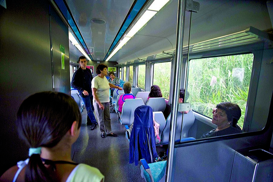 Comboios da Linha do Oeste vão ser renovados e trajetos vão ficar mais rápidos entre Mira-Sintra/Meleças e as Caldas 