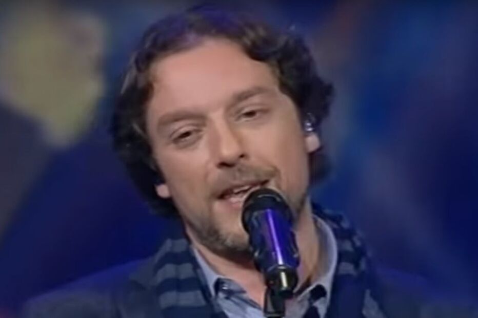 Rui Davis interpreta 'Sem Medo', de Jorge Palma, no Festival da Canção