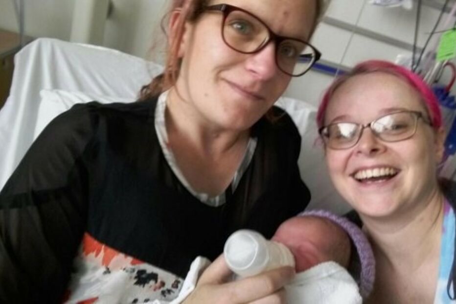 Mãe dá à luz sem saber que estava grávida