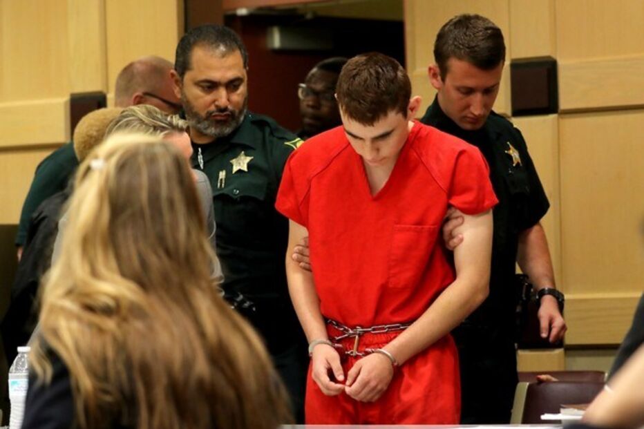  Autor do massacre em escola da Flórida em tribunal