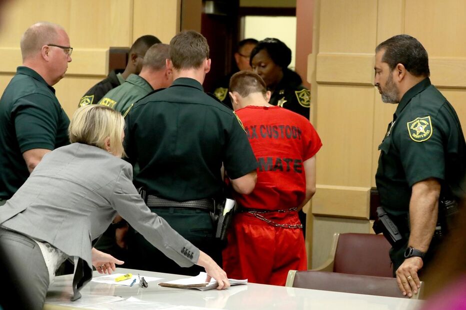 Autor do massacre em escola da Flórida em tribunal