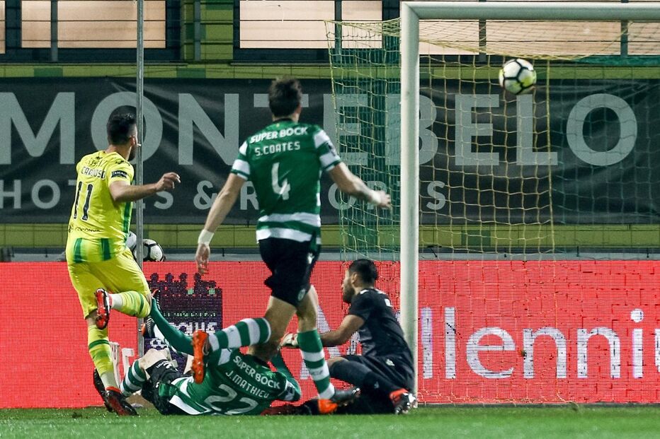 Tondela e Sporting jogaram esta segunda-feira no Estádio João Cardoso