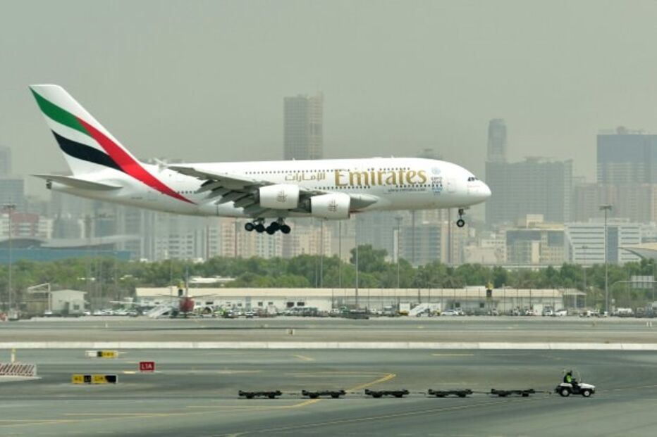 Beth Evans, de 24 anos, e o namorado Joshua Moran, de 26, iam passar umas férias ao Dubai