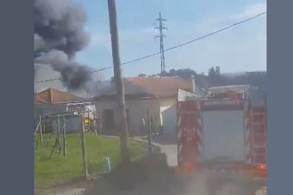Fabrica arde em Felgueiras